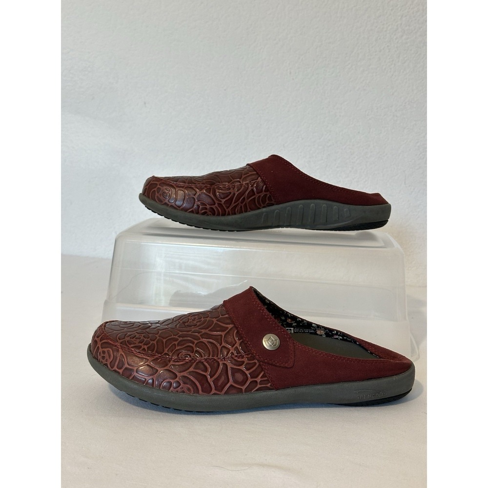 Spenco Alicia Floral Embossed Red Leather Mule Clog Slip On Shoes Womens Sz 9 - Picture 3 of 6